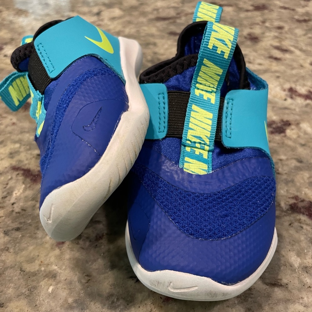 EUC toddler Nike sneakers